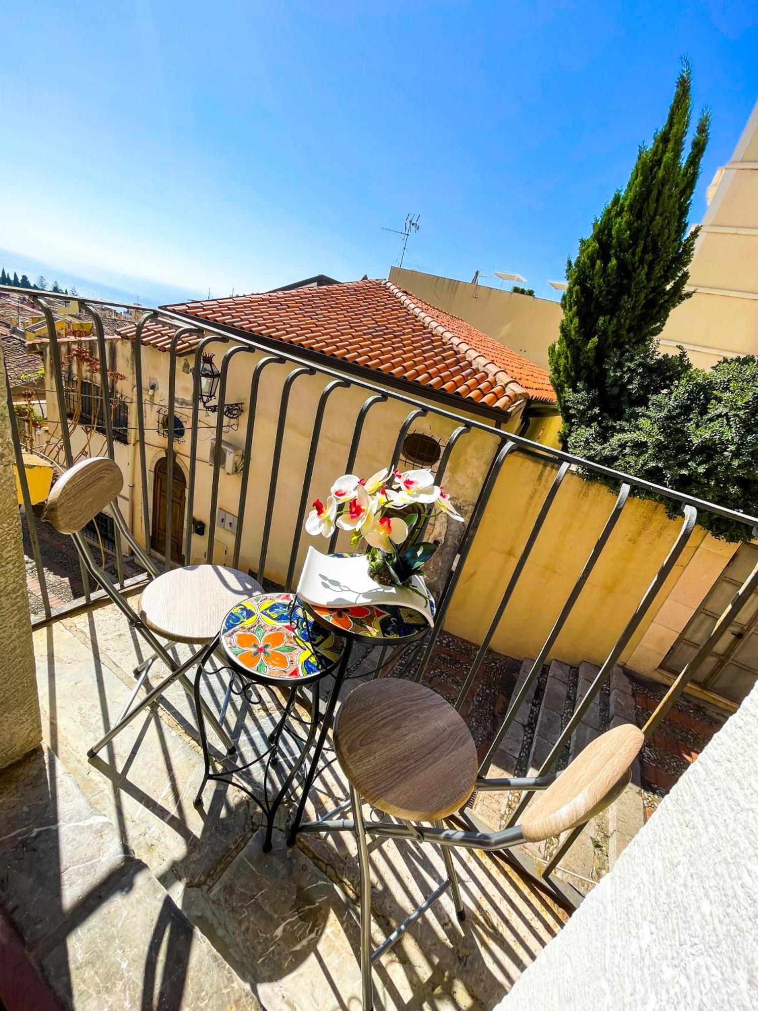 Panoramic Taormina Center Apartment Bagian luar foto